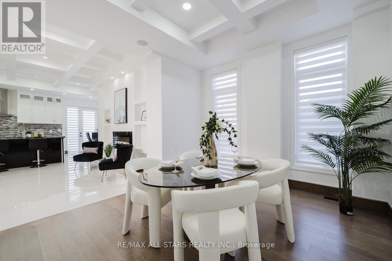 26 Lancer Drive, Vaughan, ON - Indoor Photo Showing Dining Room
