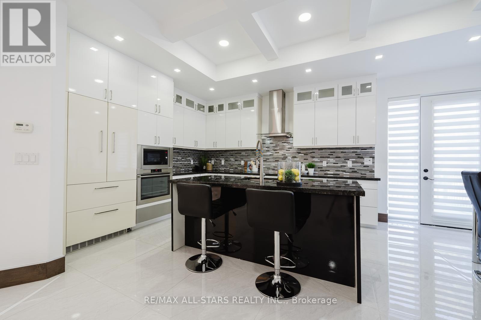 26 Lancer Drive, Vaughan, ON - Indoor Photo Showing Kitchen
