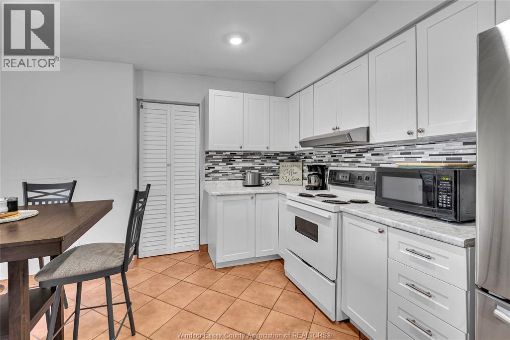 1757 Pierre, Windsor, ON - Indoor Photo Showing Kitchen