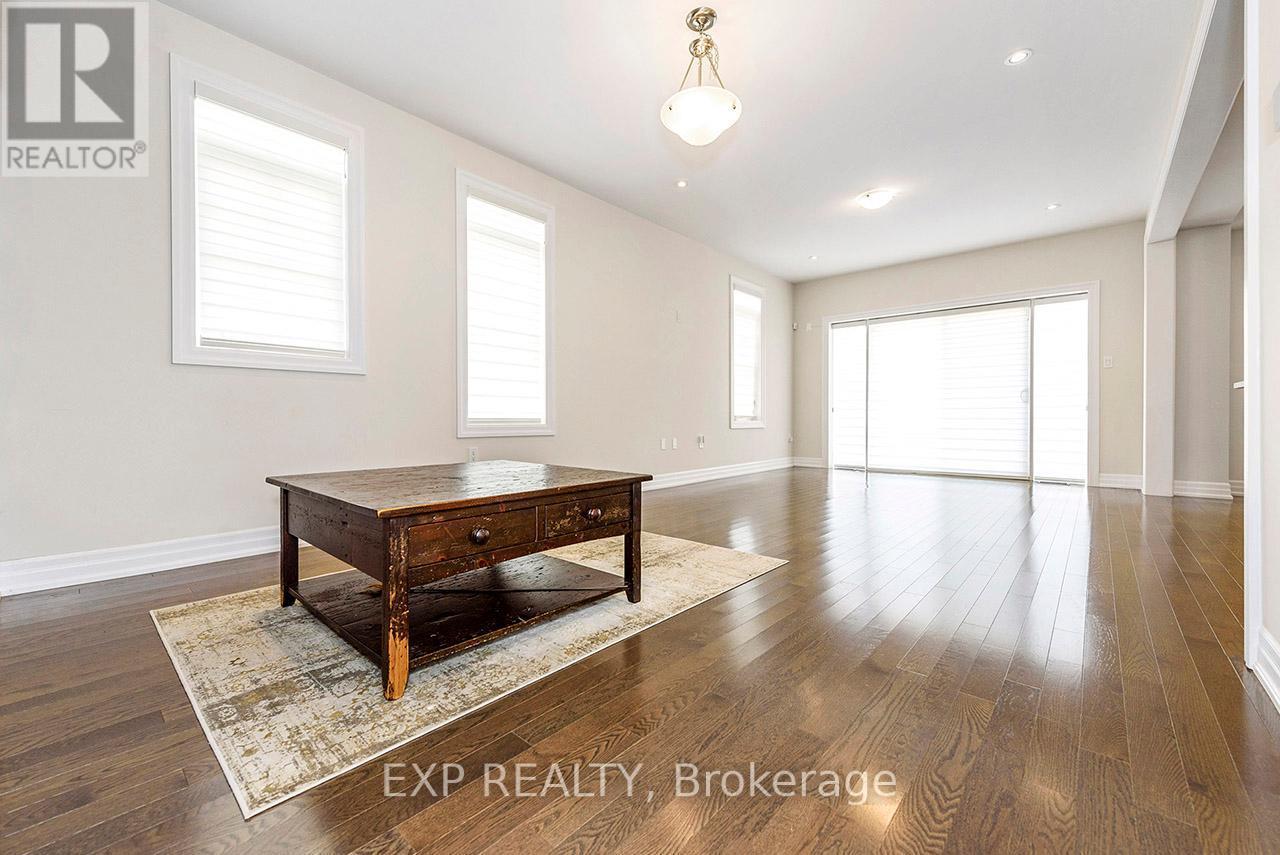 35 Windsor Circle, Niagara-On-The-Lake, ON - Indoor Photo Showing Other Room