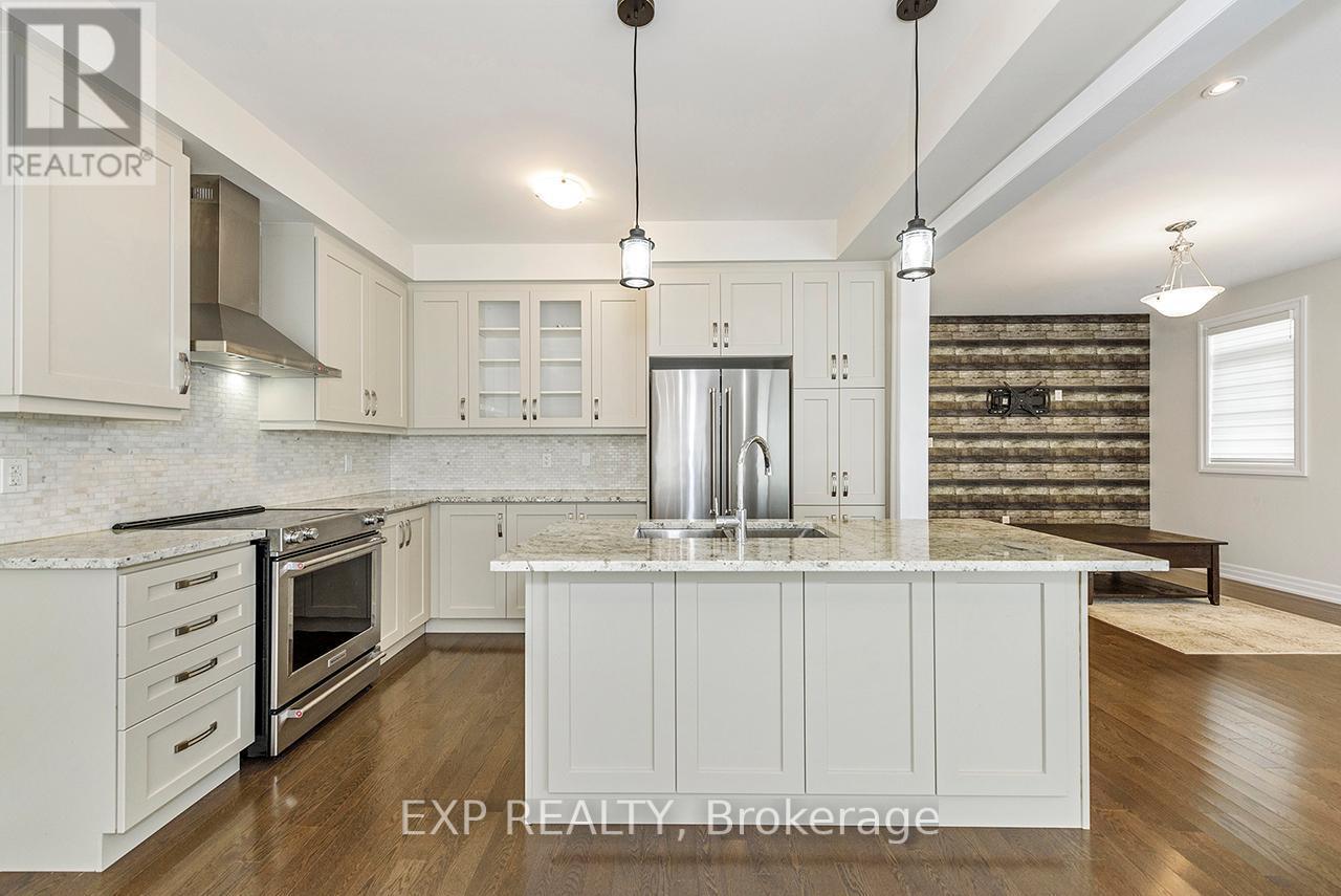 35 Windsor Circle, Niagara-On-The-Lake, ON - Indoor Photo Showing Kitchen With Upgraded Kitchen