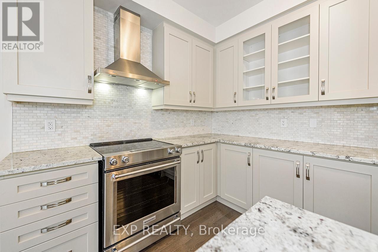 35 Windsor Circle, Niagara-On-The-Lake, ON - Indoor Photo Showing Kitchen With Upgraded Kitchen