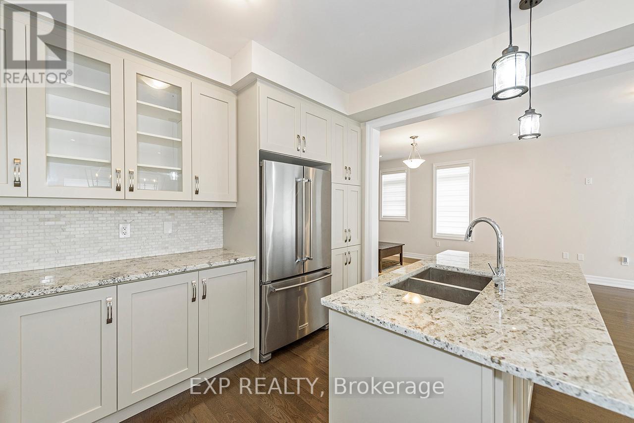 35 Windsor Circle, Niagara-On-The-Lake, ON - Indoor Photo Showing Kitchen With Double Sink With Upgraded Kitchen