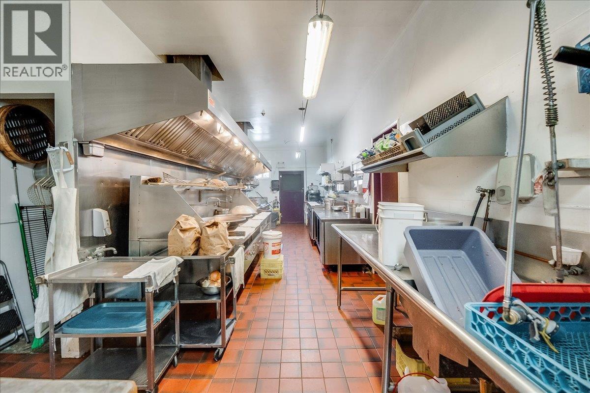 932/938 Columbia Avenue, Castlegar, BC