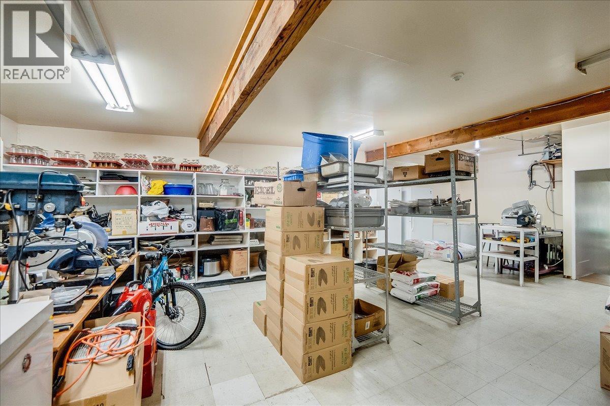 932/938 Columbia Avenue, Castlegar, BC