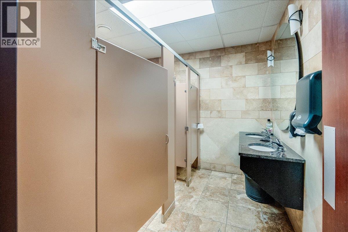 932/938 Columbia Avenue, Castlegar, BC