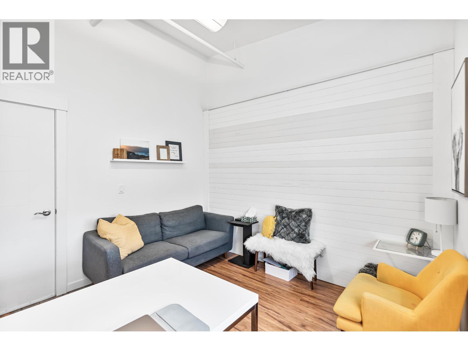 201 22320 Lougheed Highway, Maple Ridge, BC