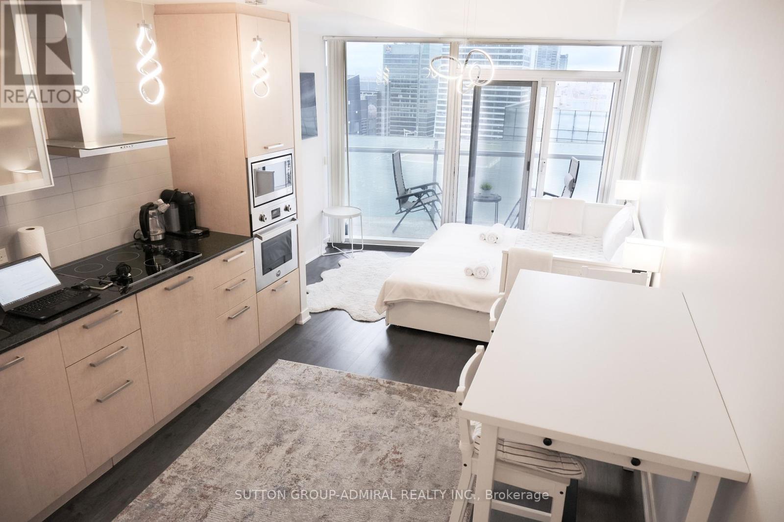 4908 - 12 York Street, Toronto, ON - Indoor Photo Showing Kitchen