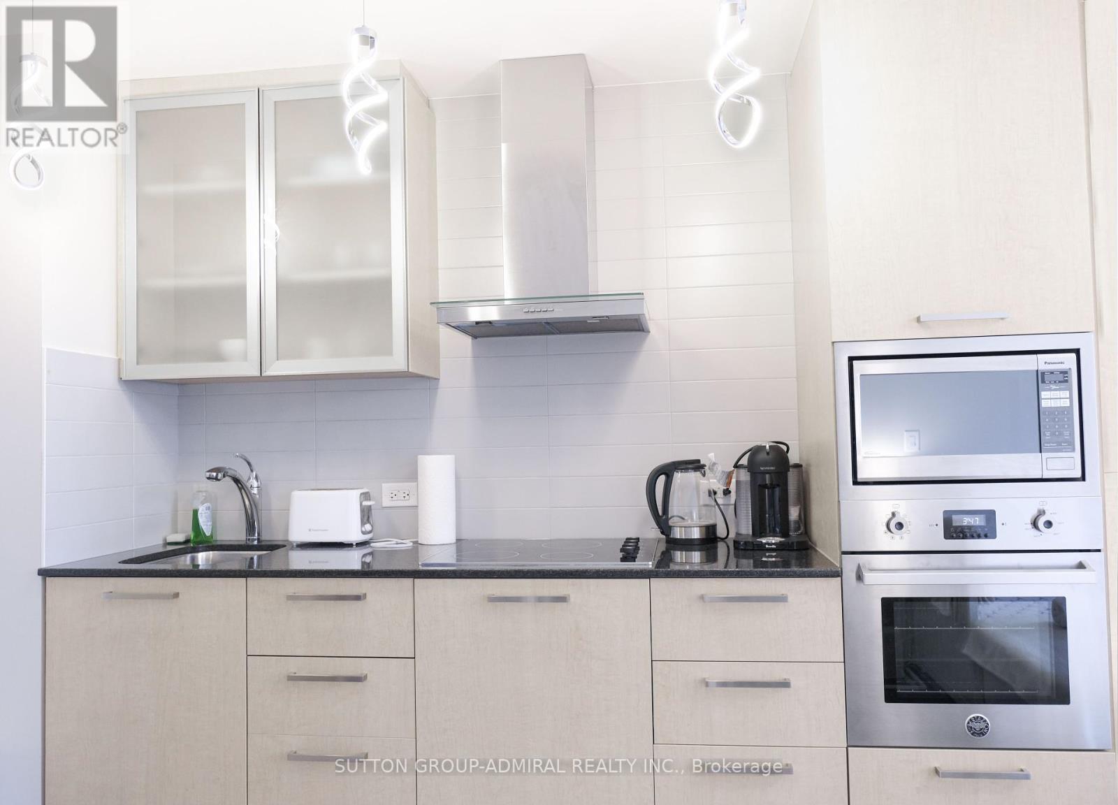 4908 - 12 York Street, Toronto, ON - Indoor Photo Showing Kitchen
