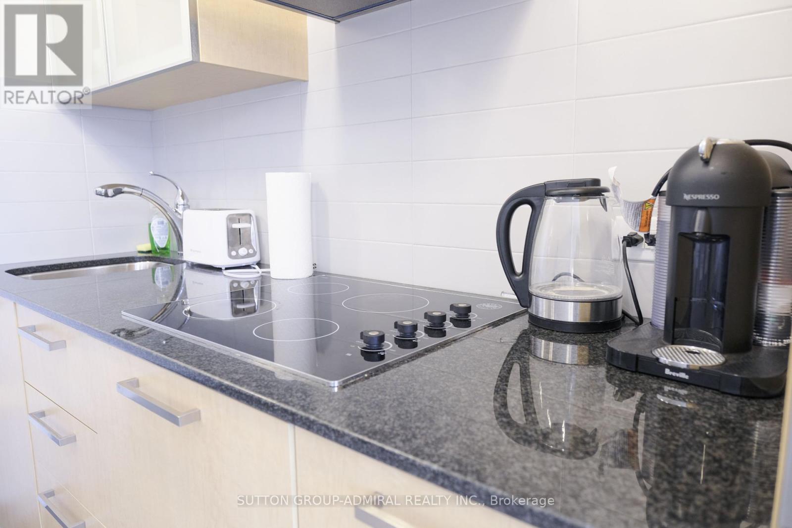 4908 - 12 York Street, Toronto, ON - Indoor Photo Showing Kitchen
