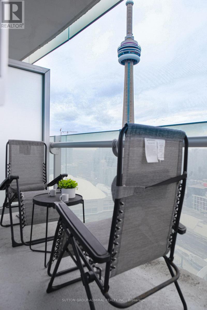 4908 - 12 York Street, Toronto, ON - Outdoor