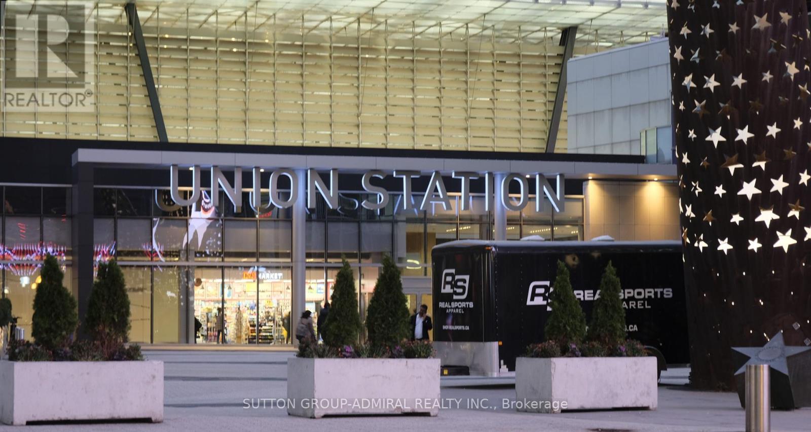 4908 - 12 York Street, Toronto, ON - Outdoor