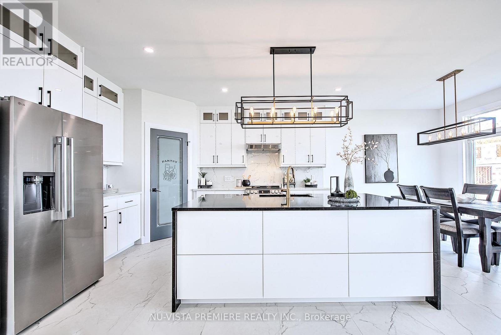 4282 Liberty Crossing, London South (South V), ON - Indoor Photo Showing Kitchen
