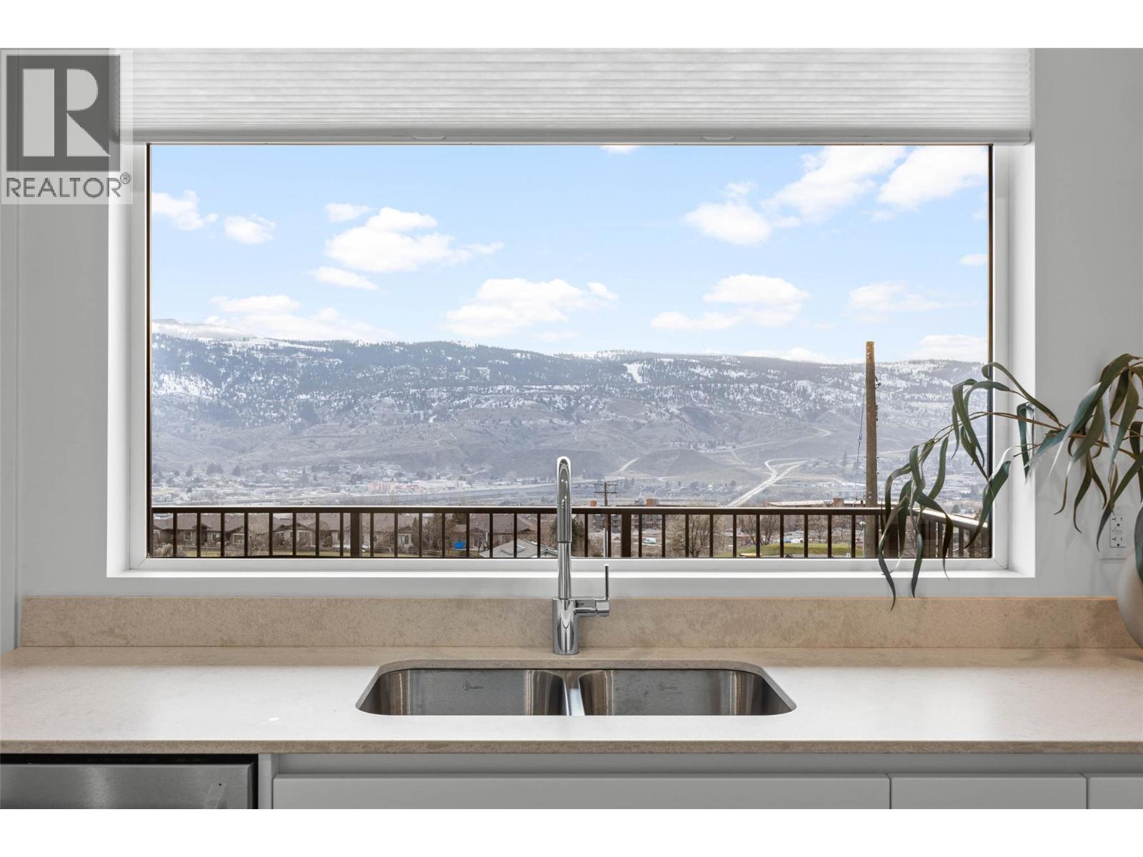 5026 Sun Rivers Drive, Kamloops, BC - Indoor Photo Showing Kitchen With Double Sink