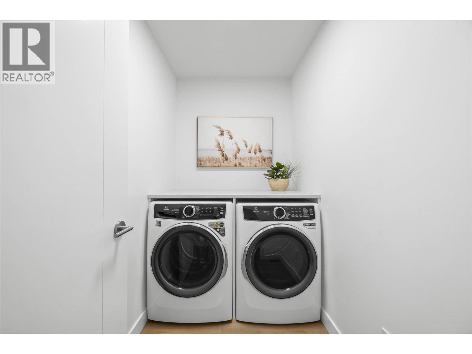 5026 Sun Rivers Drive, Kamloops, BC - Indoor Photo Showing Laundry Room