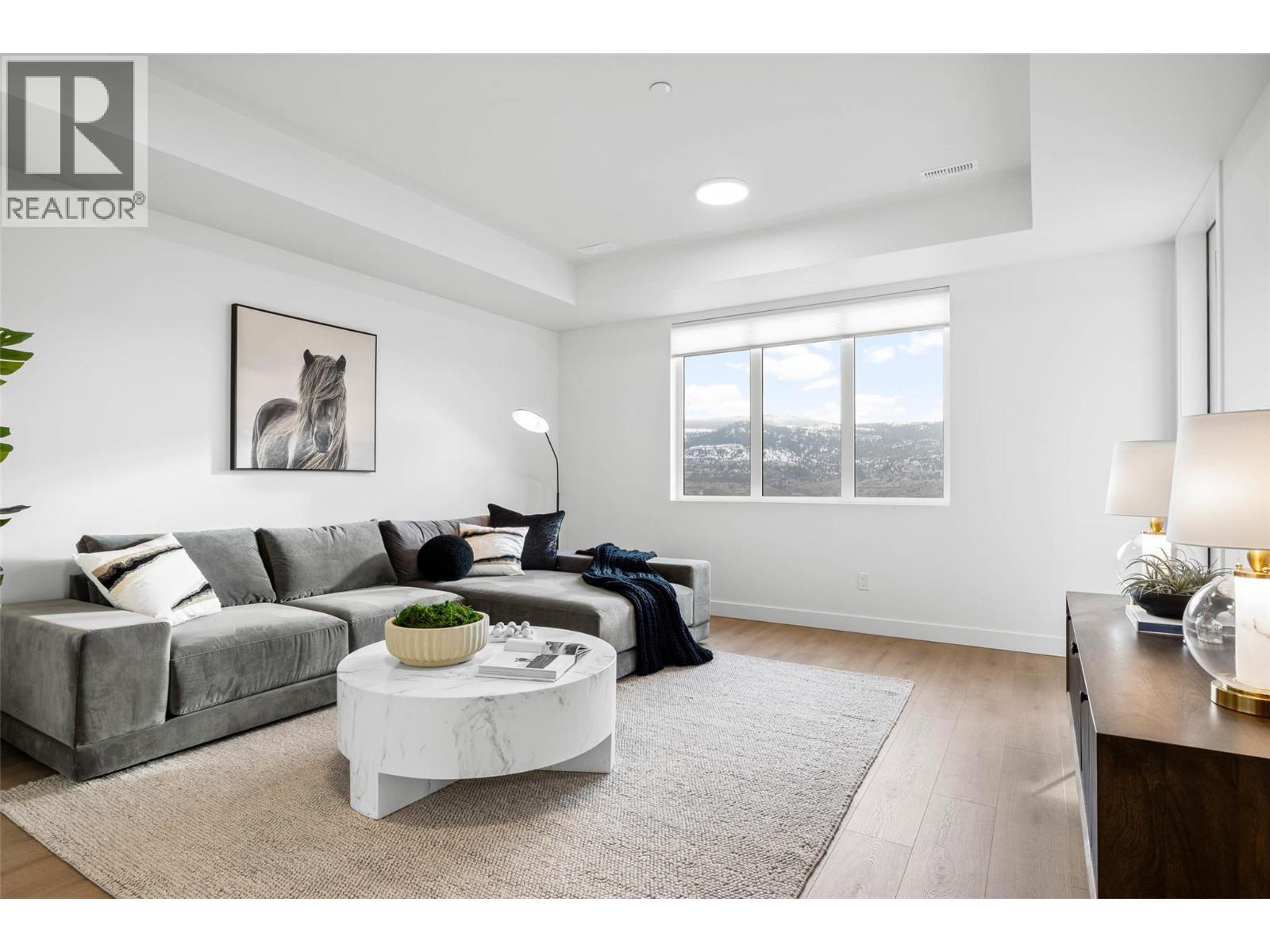 5026 Sun Rivers Drive, Kamloops, BC - Indoor Photo Showing Living Room