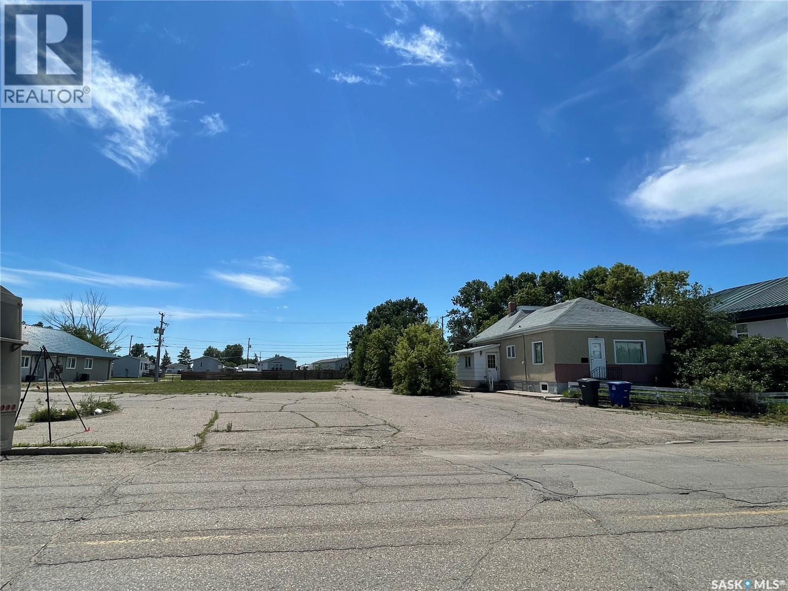 112 & 120 Sims Avenue, Weyburn, SK