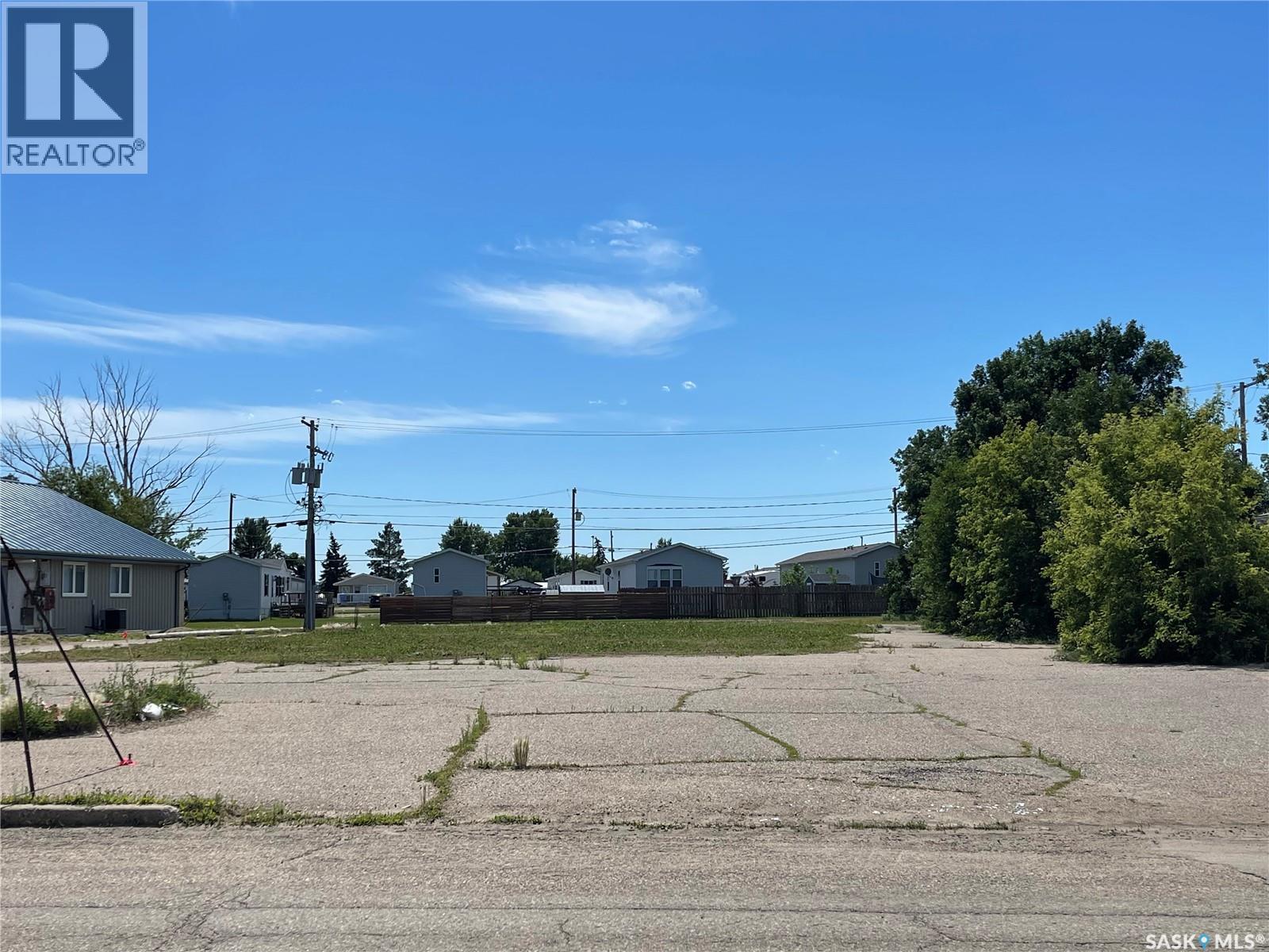 112 & 120 Sims Avenue, Weyburn, SK