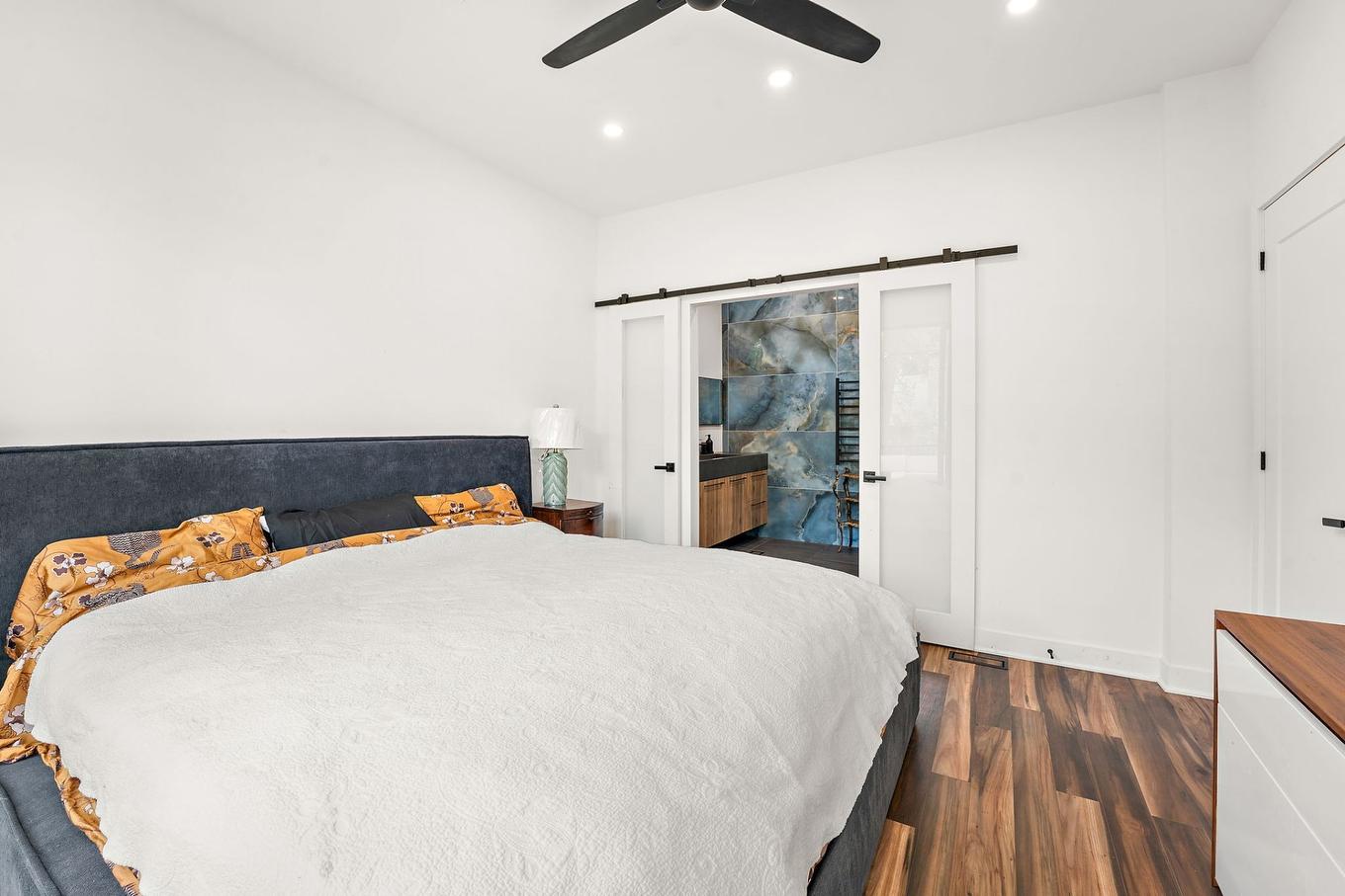 Chambre à coucher principale - 845 Rue Abbott, Montréal (Saint-Laurent), QC - Indoor Photo Showing Bedroom