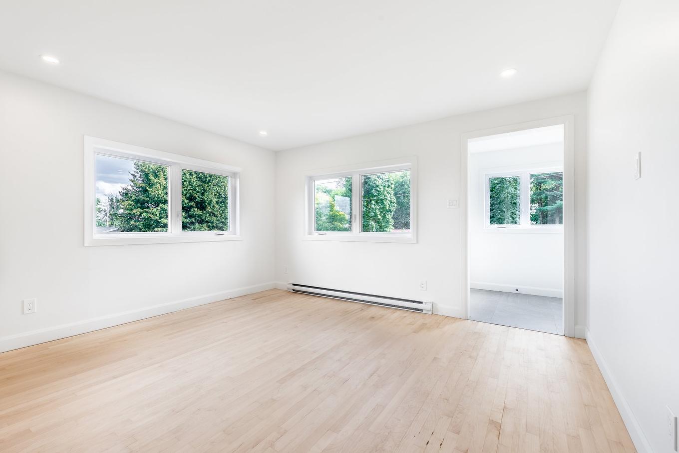 Salon - 194 44E Rue O., Venise-En-Québec, QC - Indoor Photo Showing Other Room