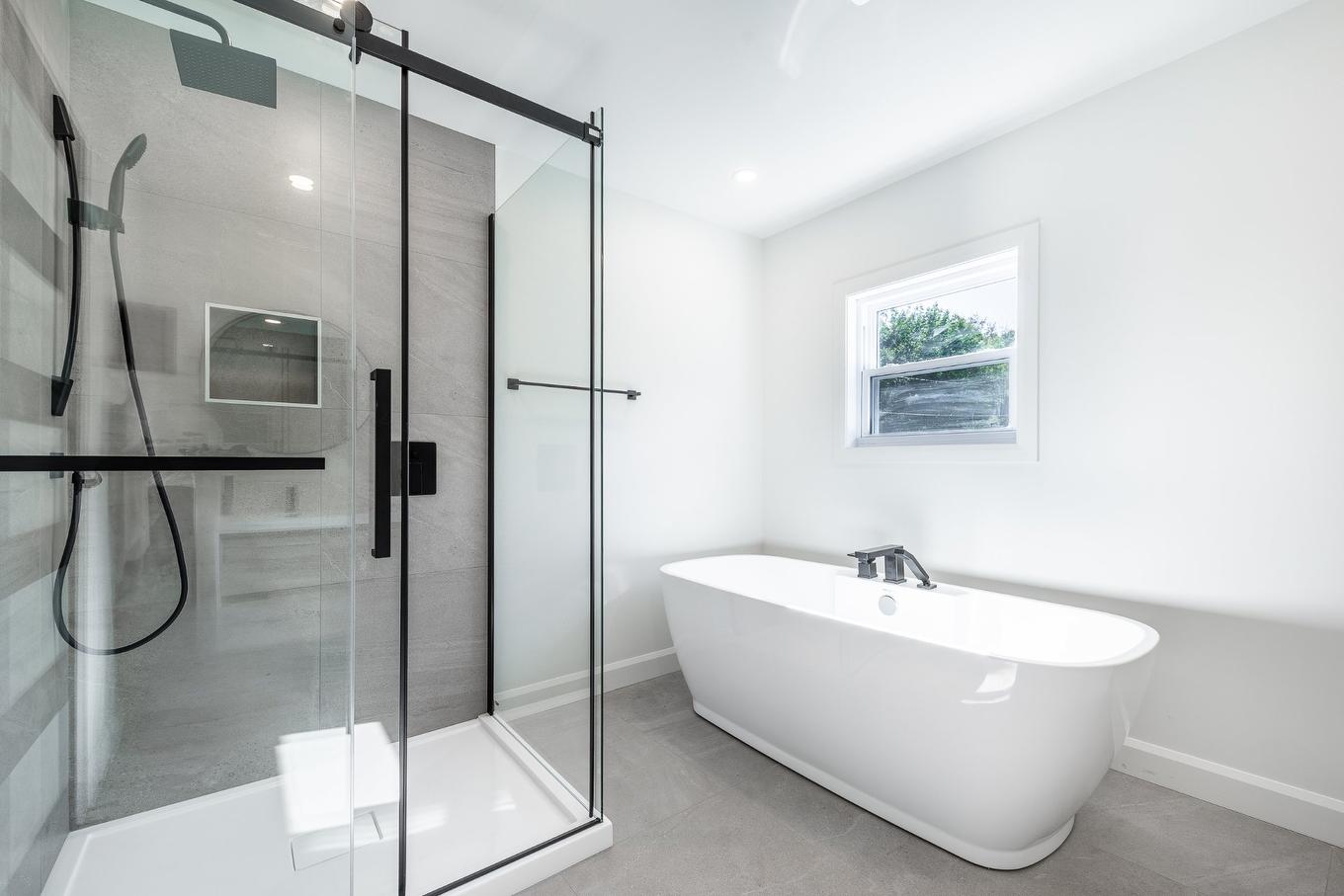 Salle de bains - 194 44E Rue O., Venise-En-Québec, QC - Indoor Photo Showing Bathroom