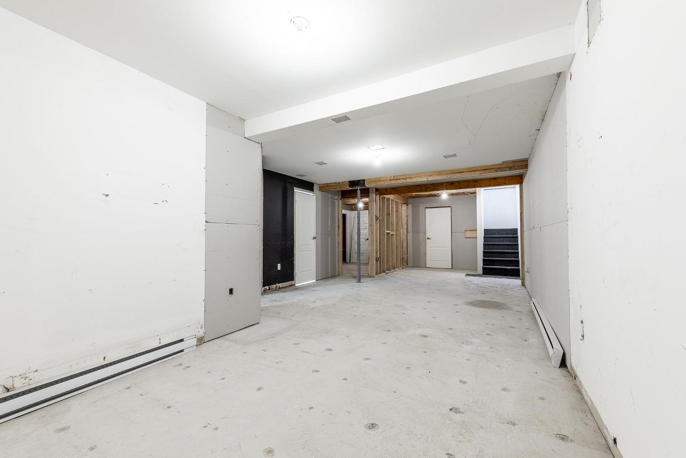 Sous-sol - 194 44E Rue O., Venise-En-Québec, QC - Indoor Photo Showing Other Room