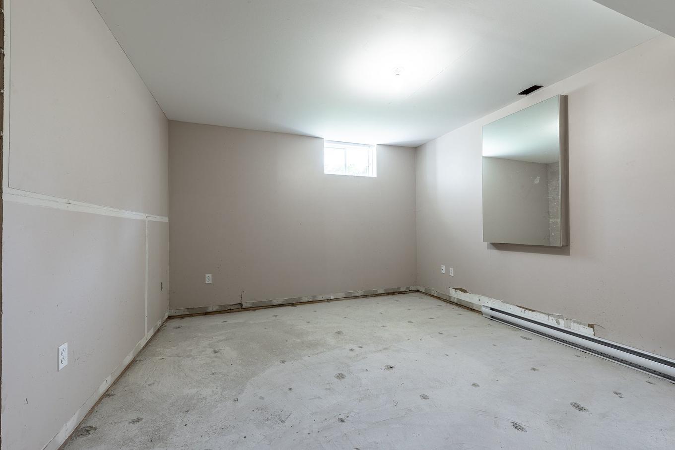 Sous-sol - 194 44E Rue O., Venise-En-Québec, QC - Indoor