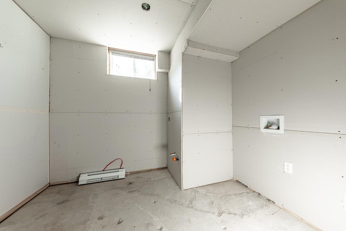 Salle de lavage - 194 44E Rue O., Venise-En-Québec, QC - Indoor