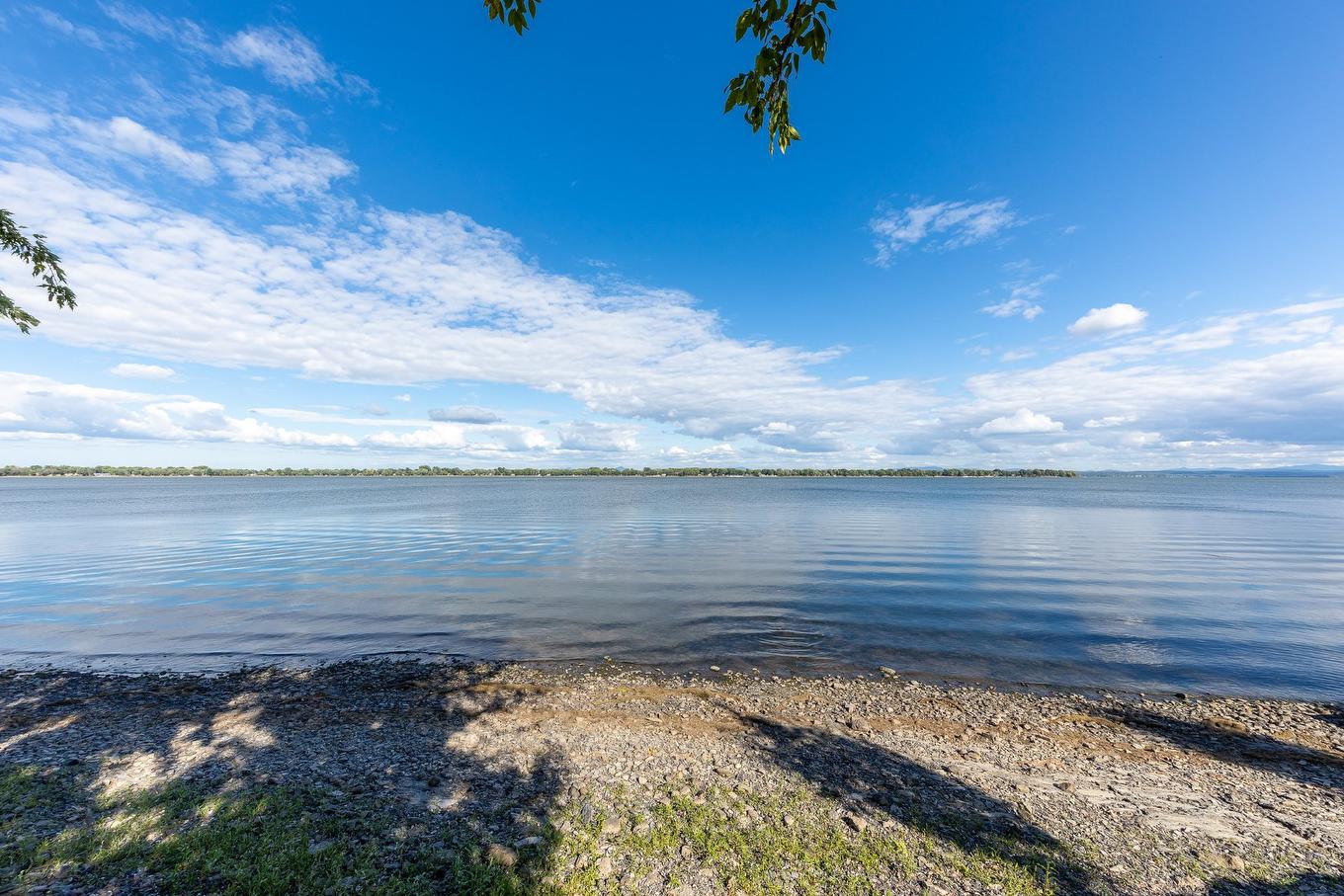 Bord de l'eau - 194 44E Rue O., Venise-En-Québec, QC - Outdoor With Body Of Water With View