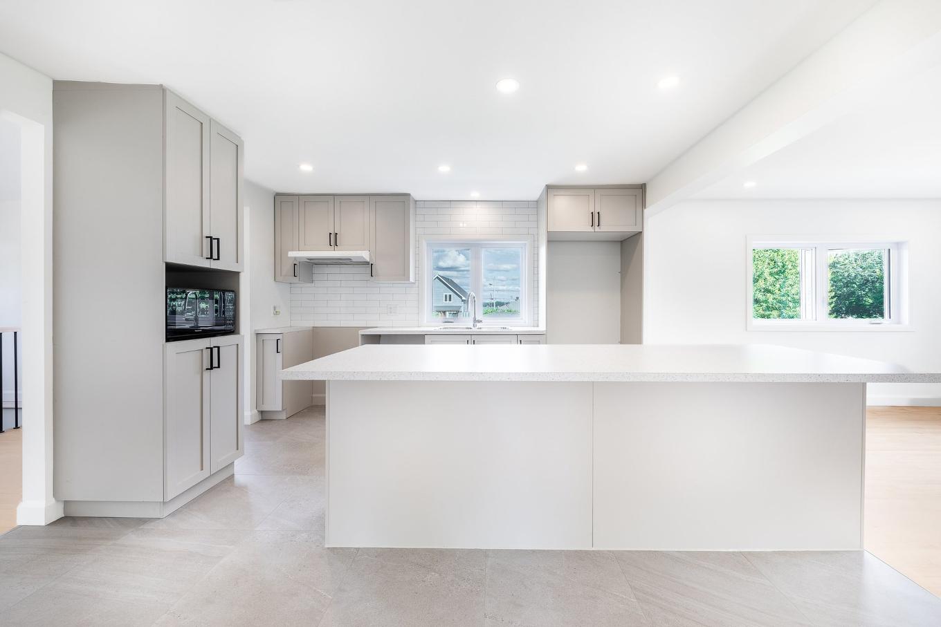 Cuisine - 194 44E Rue O., Venise-En-Québec, QC - Indoor Photo Showing Kitchen With Upgraded Kitchen