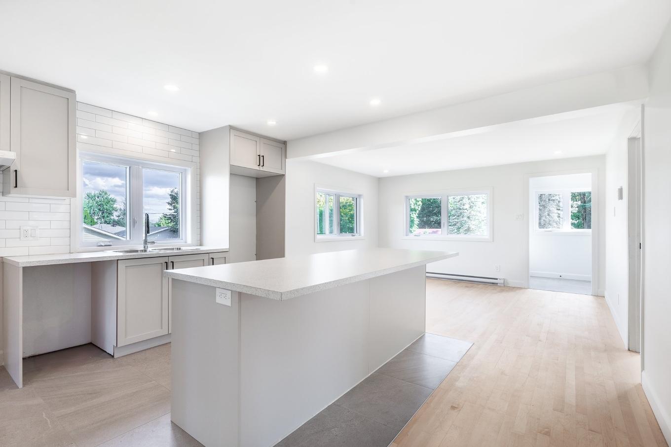 Cuisine - 194 44E Rue O., Venise-En-Québec, QC - Indoor Photo Showing Kitchen