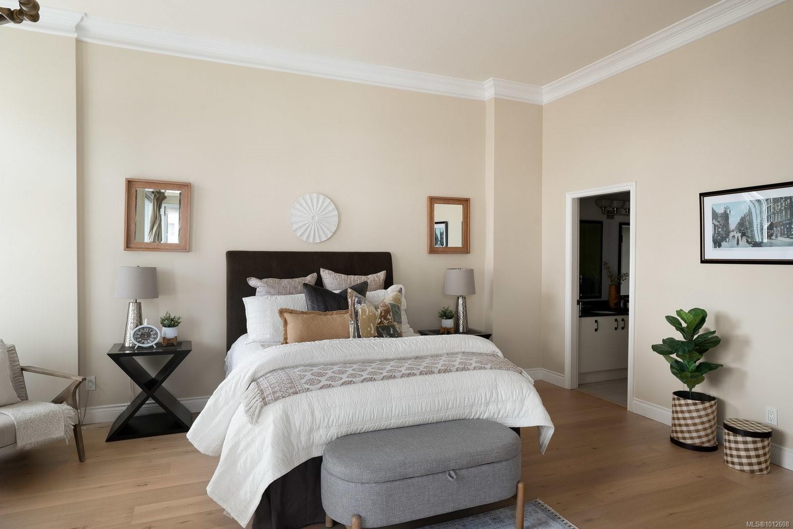 518-10 Paul Kane Pl, Victoria, BC - Indoor Photo Showing Bedroom