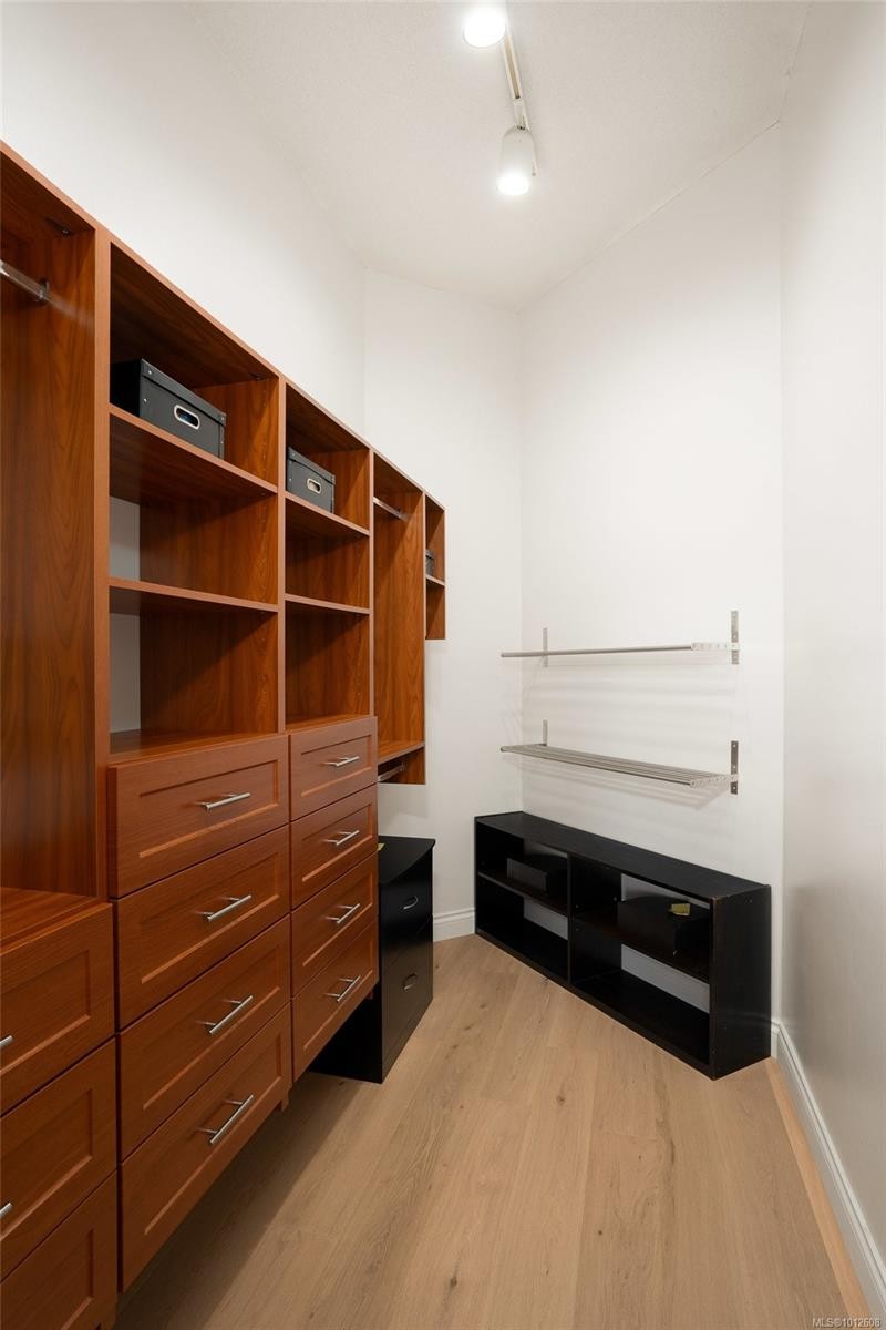518-10 Paul Kane Pl, Victoria, BC - Indoor