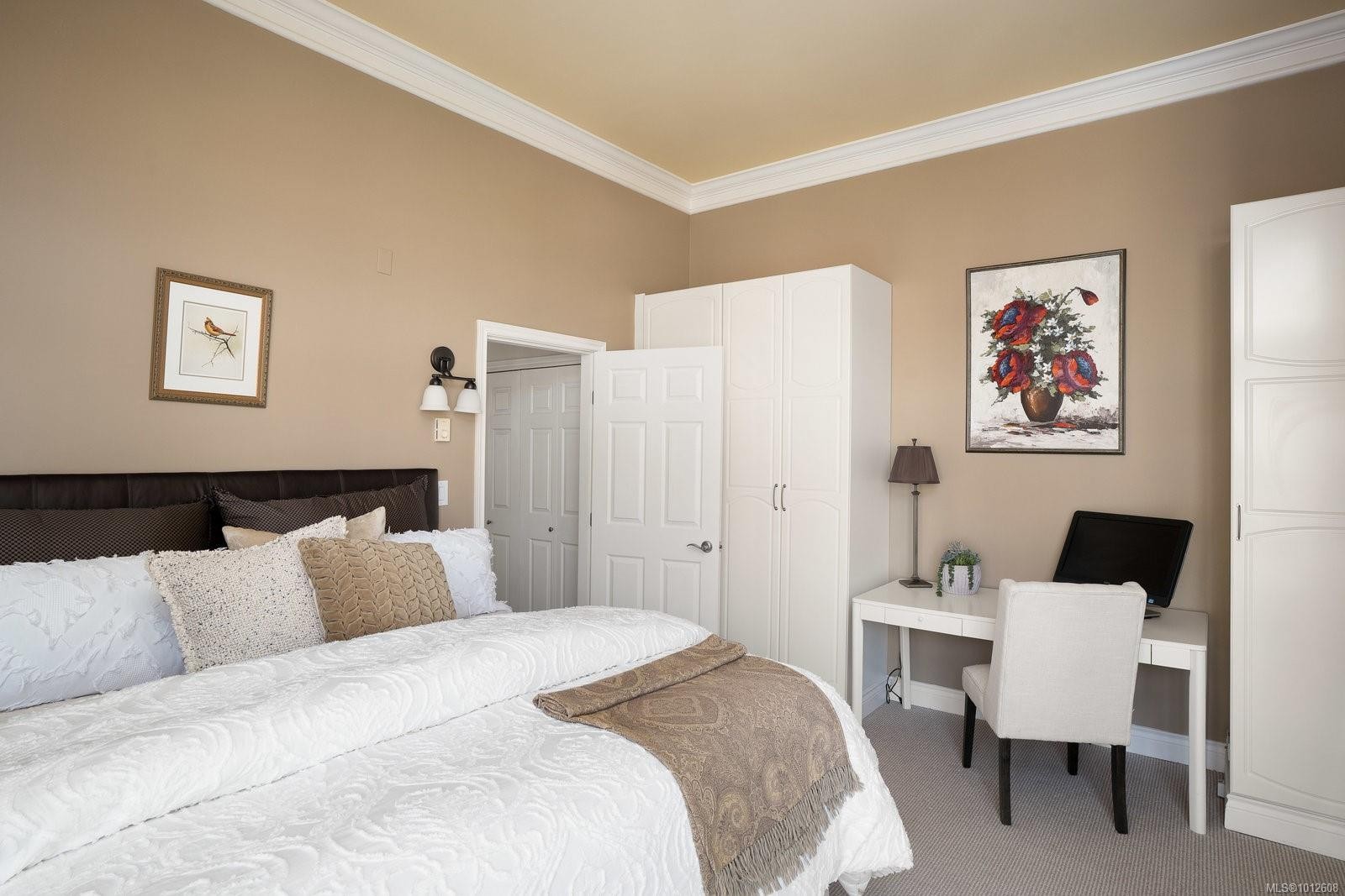 518-10 Paul Kane Pl, Victoria, BC - Indoor Photo Showing Bedroom