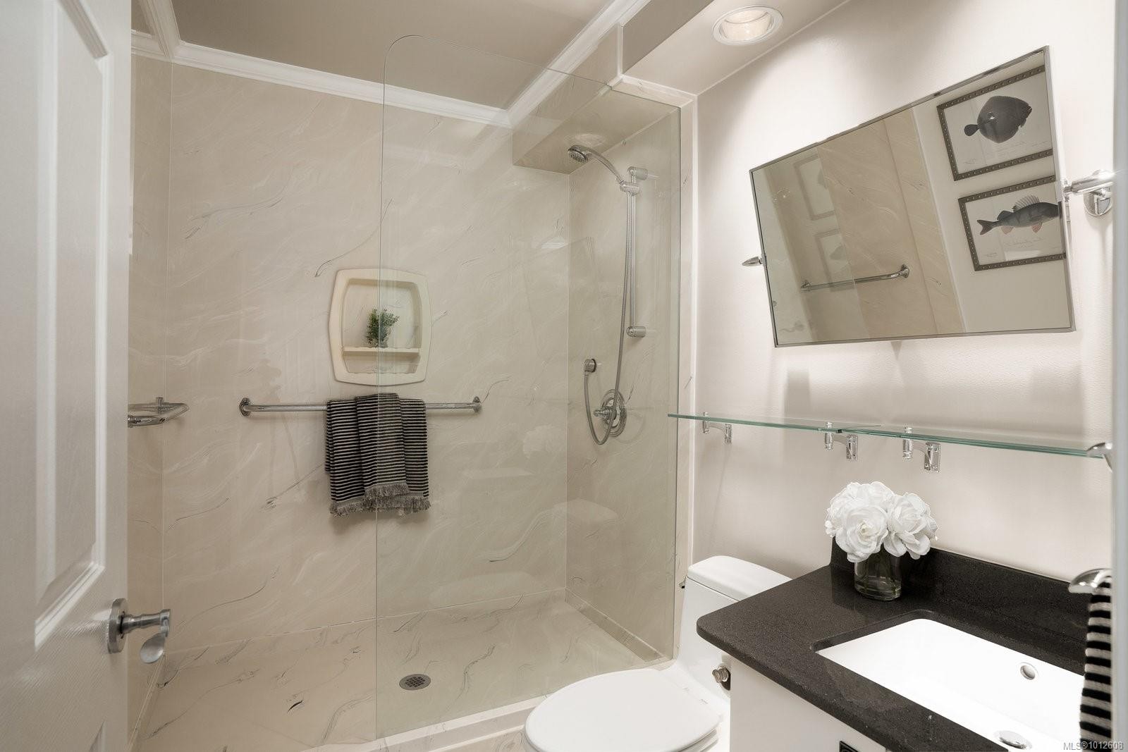 518-10 Paul Kane Pl, Victoria, BC - Indoor Photo Showing Bathroom