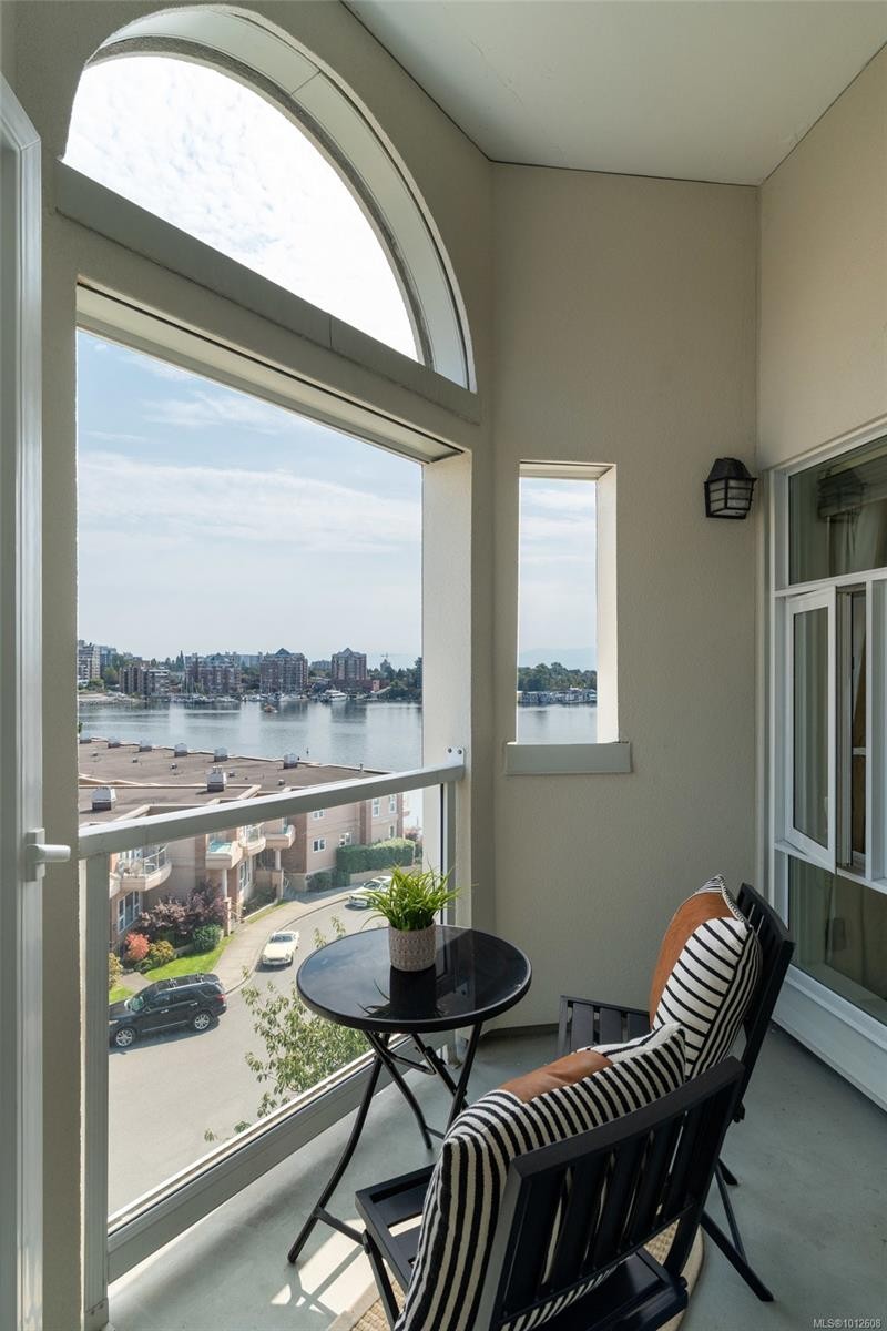 518-10 Paul Kane Pl, Victoria, BC - With Body Of Water With Exterior