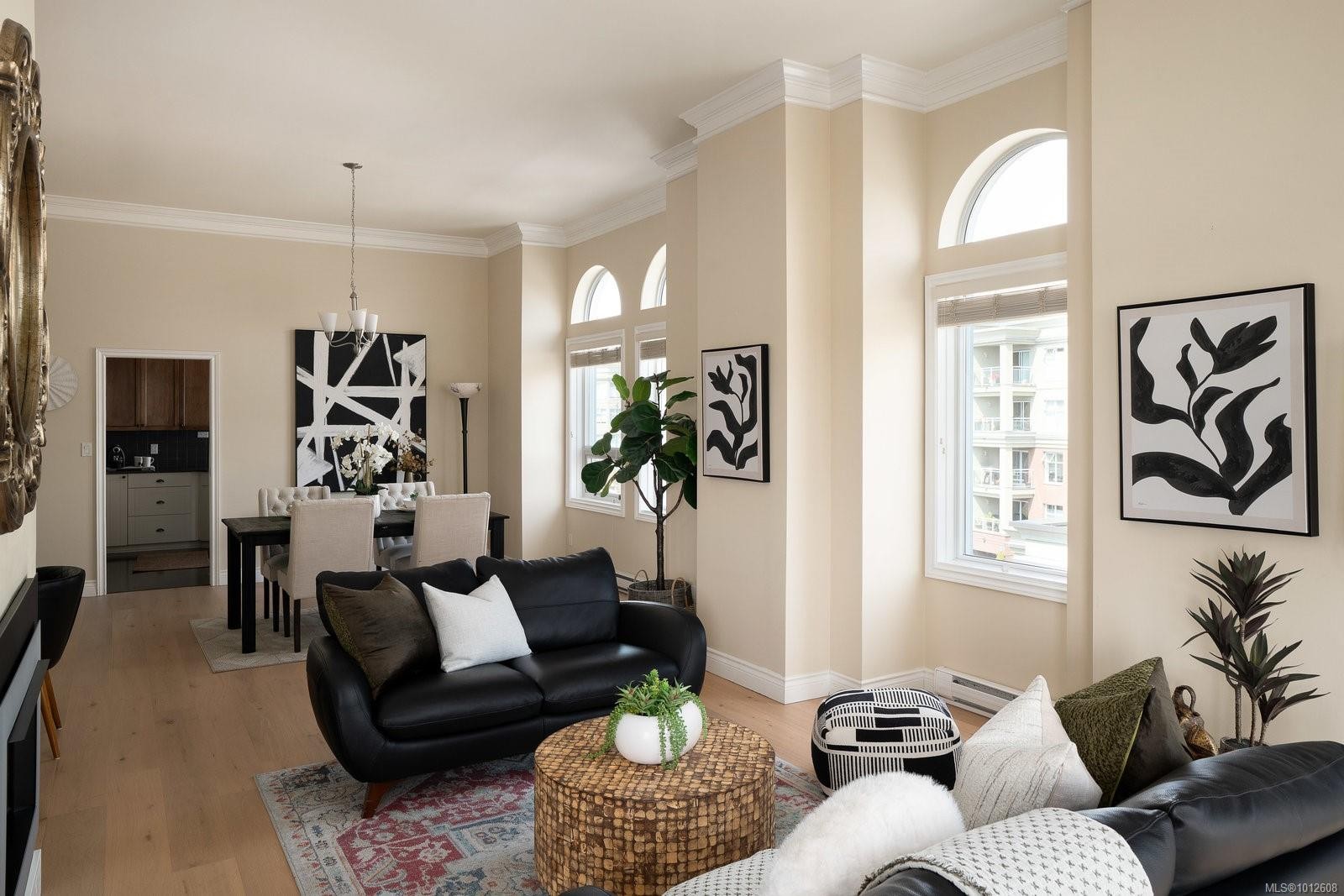 518-10 Paul Kane Pl, Victoria, BC - Indoor Photo Showing Living Room