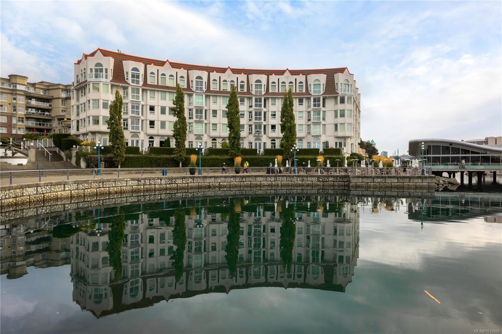 518-10 Paul Kane Pl, Victoria, BC - Outdoor With Facade