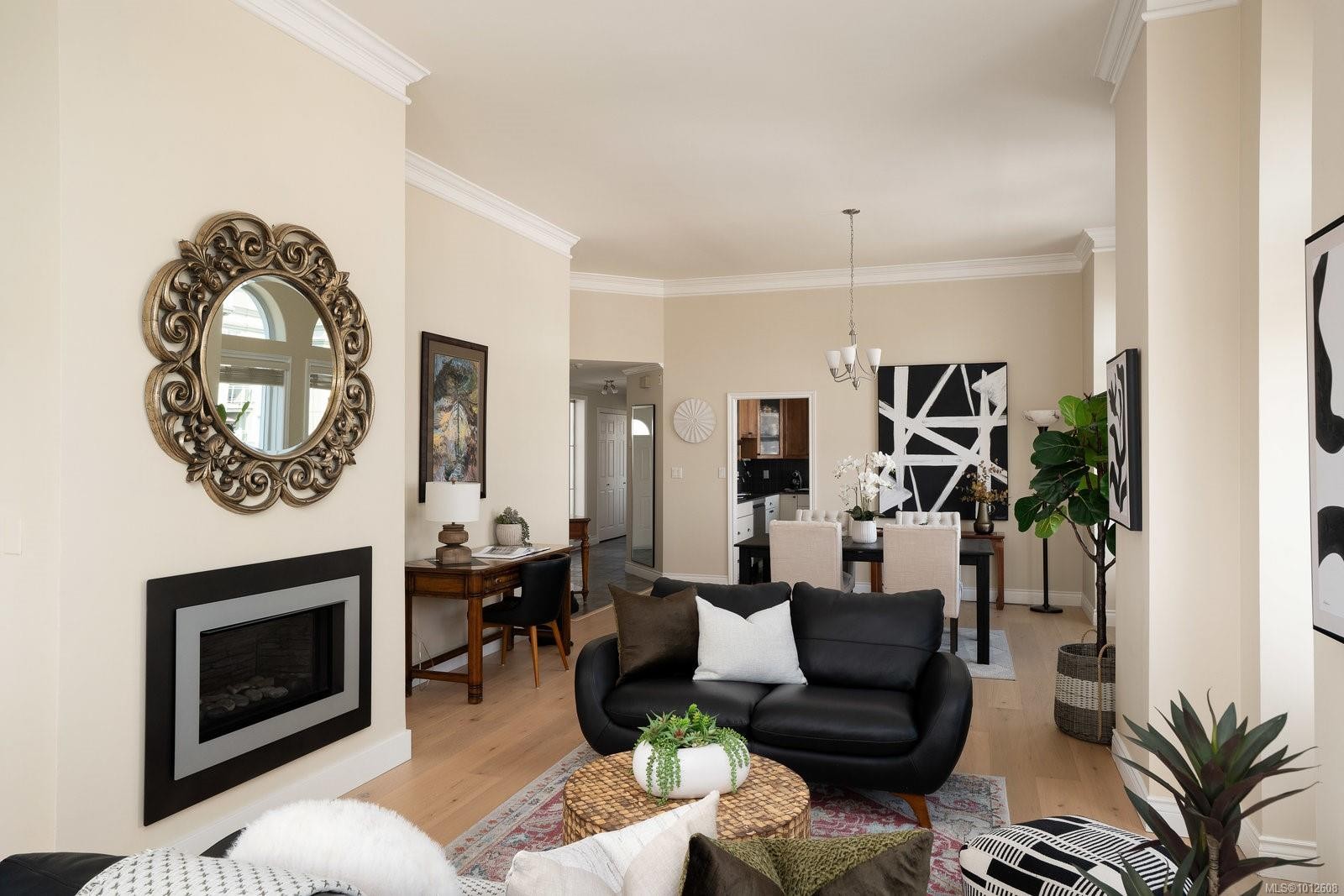518-10 Paul Kane Pl, Victoria, BC - Indoor Photo Showing Living Room With Fireplace