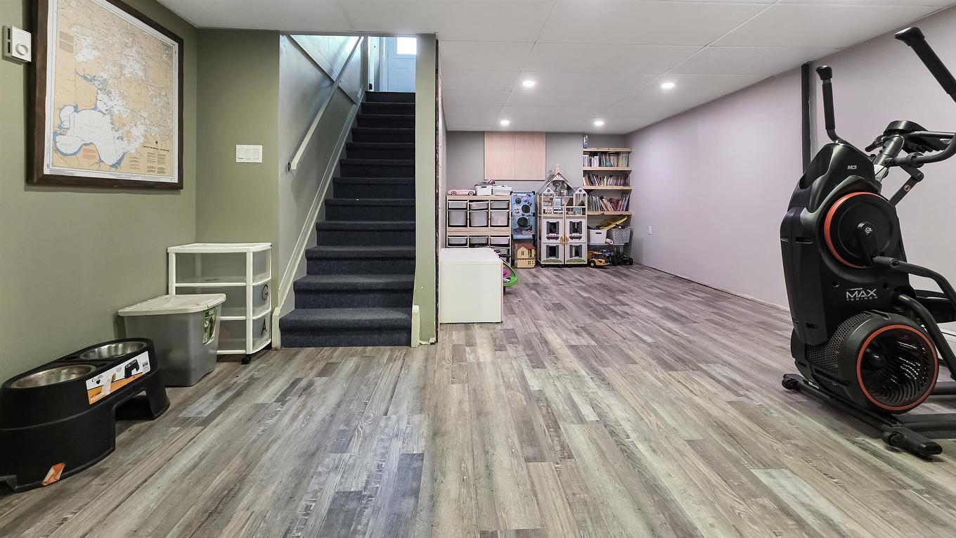 912 Ninth Street N, Kenora, ON - Indoor