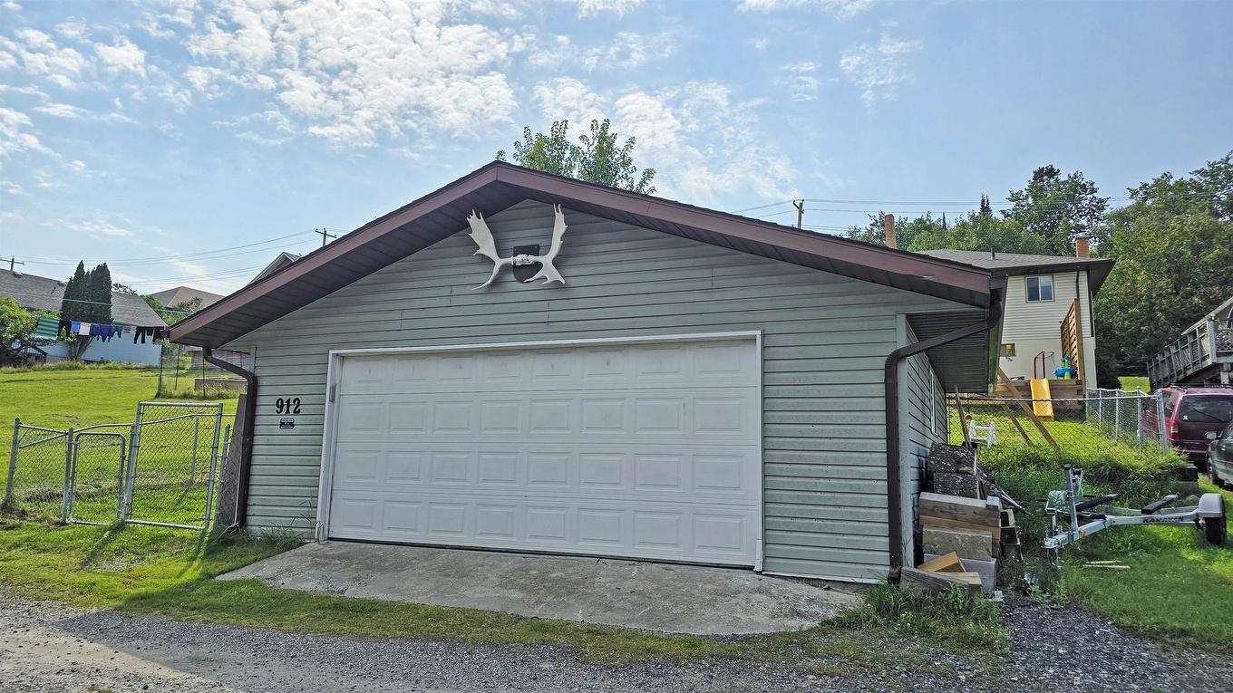 912 Ninth Street N, Kenora, ON - Outdoor With Exterior