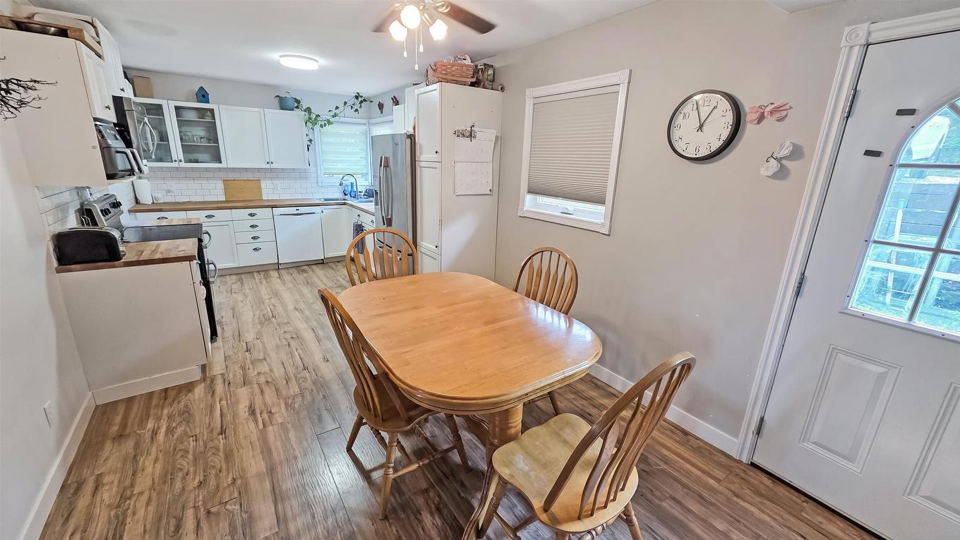 912 Ninth Street N, Kenora, ON - Indoor Photo Showing Dining Room