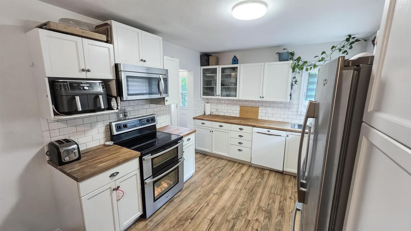 912 Ninth Street N, Kenora, ON - Indoor Photo Showing Kitchen