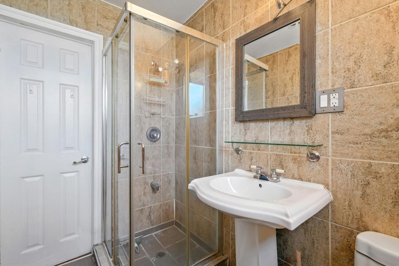 Bathroom - 580 Boul. Nobert, Longueuil (Le Vieux-Longueuil), QC - Indoor Photo Showing Bathroom