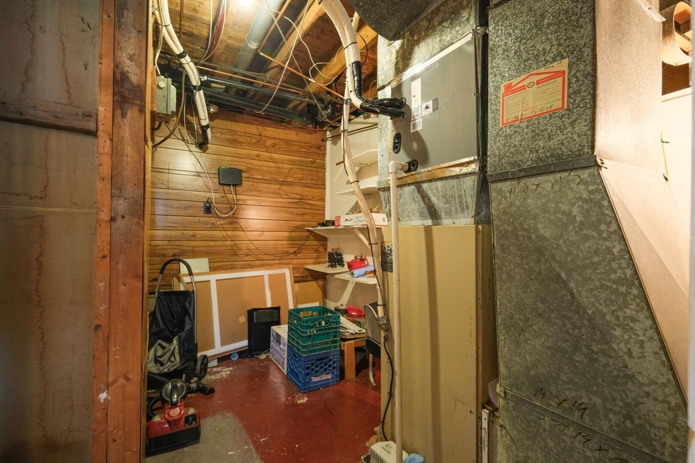 Storage - 580 Boul. Nobert, Longueuil (Le Vieux-Longueuil), QC - Indoor Photo Showing Basement