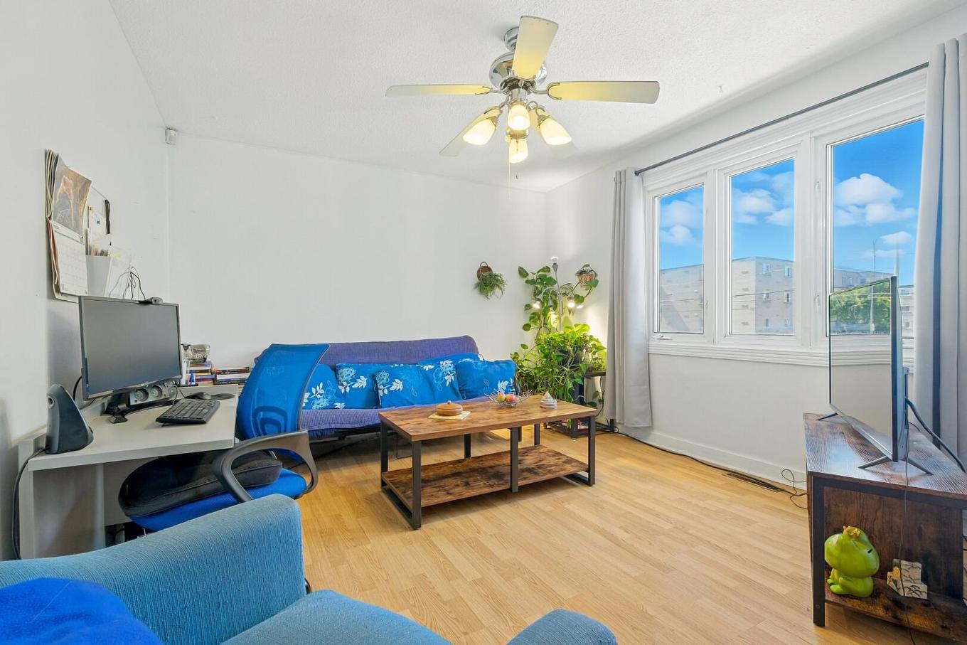 Living room - 580 Boul. Nobert, Longueuil (Le Vieux-Longueuil), QC - Indoor Photo Showing Other Room