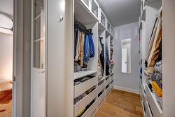 Walk-in closet -