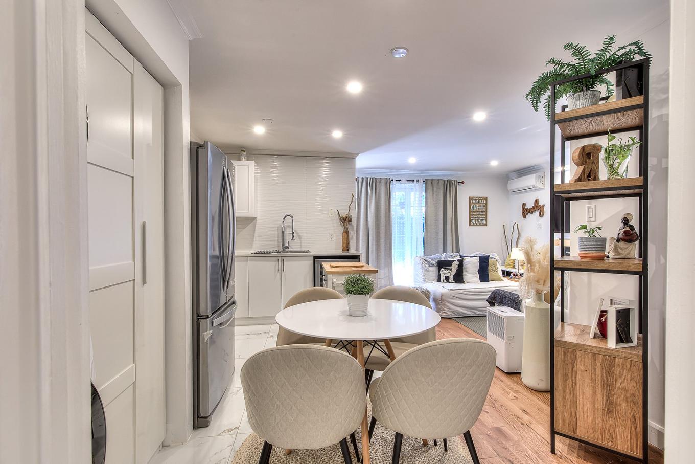 Coin-repas - A-7217 Rue Chouinard, Montréal (Lasalle), QC - Indoor Photo Showing Dining Room