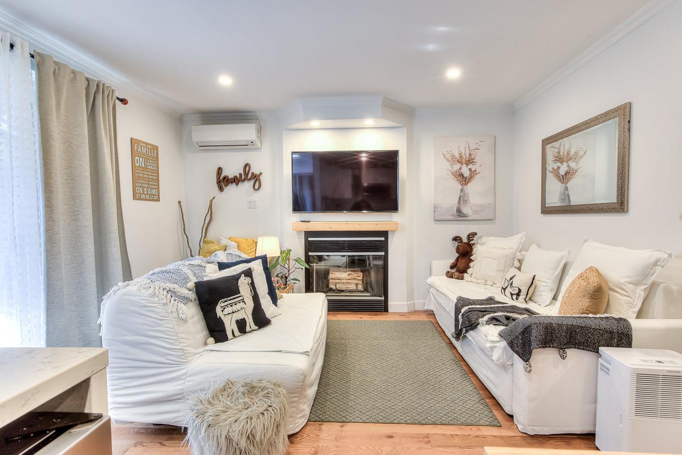 Salon - A-7217 Rue Chouinard, Montréal (Lasalle), QC - Indoor Photo Showing Living Room With Fireplace