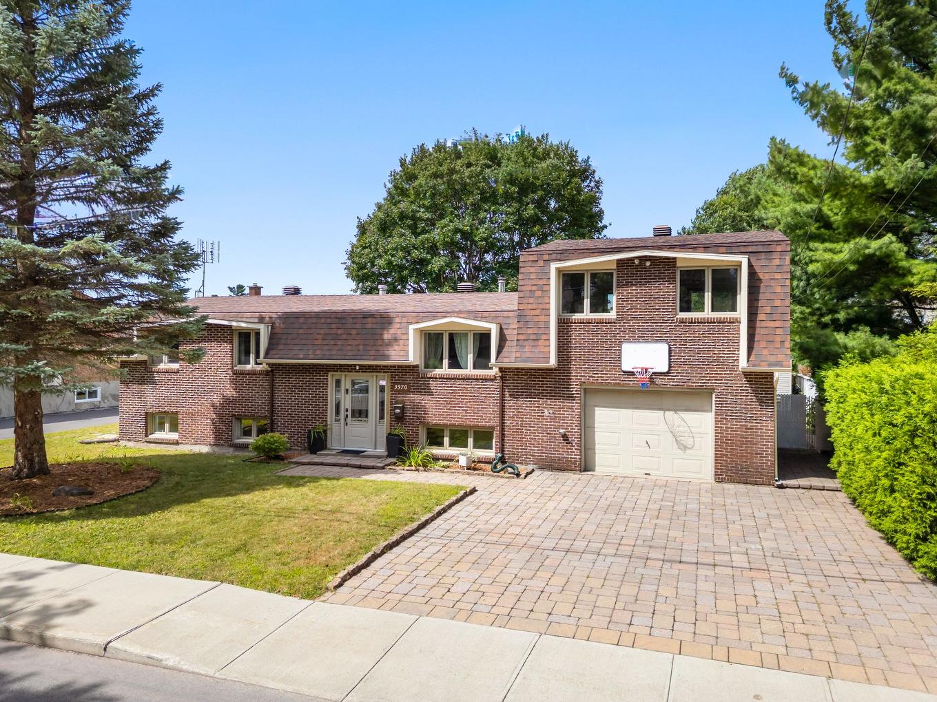 Frontage - 3370 Rue De L'Université, Longueuil (Saint-Hubert), QC - Outdoor